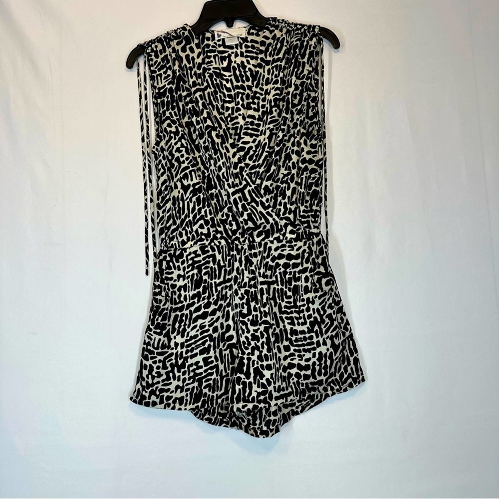 imaginary voyage Black & White V-neck Romper - Size Medium - Picture 2 of 7